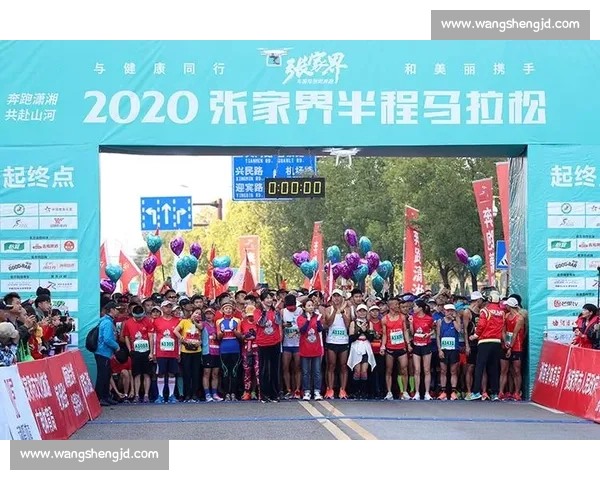 张家界小伙暴雨天冒险抓鱼!湍急洪流中命悬一线引全民揪心 张家界小伙暴雨天冒险抓鱼!湍急洪流中命悬一线引全民揪心