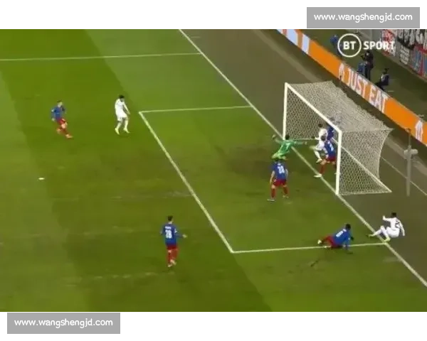 过顶的好球：足球场上的致命弧线