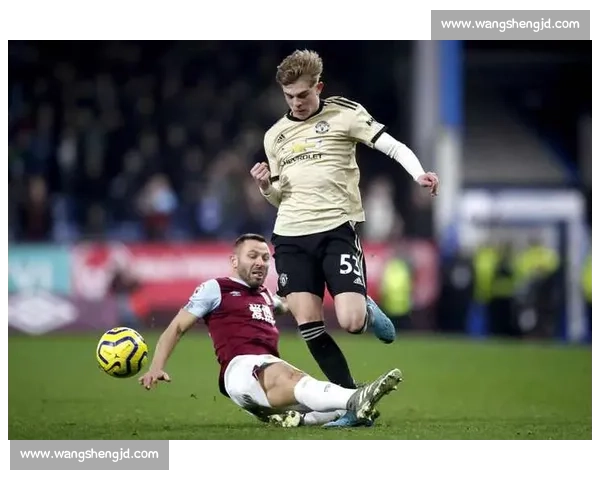 蓝军新核！哈托：全能后卫演绎攻防艺术